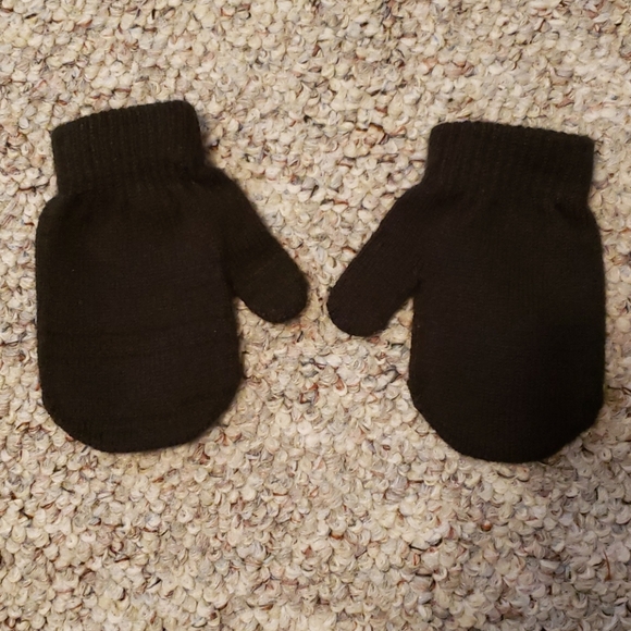 Toddler Camo Hat/Mitten Set - Picture 3 of 3
